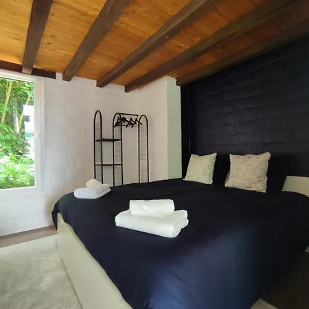 Le Des Soeurs Шале Намюр